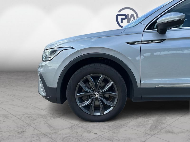 Volkswagen Tiguan 2,0 TDI 110 kW DSG Life - fotka 9 z 23