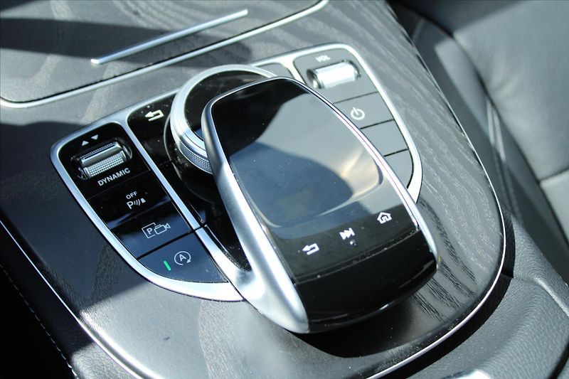 Mercedes-Benz Třídy E 200D AVANTGARDE SERVIS. KN. - fotka 27 z 30