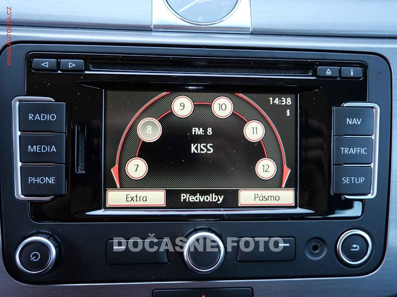 Volkswagen Passat (2014) 2.0 TDi, Navi, xenon - fotka 17 z 23