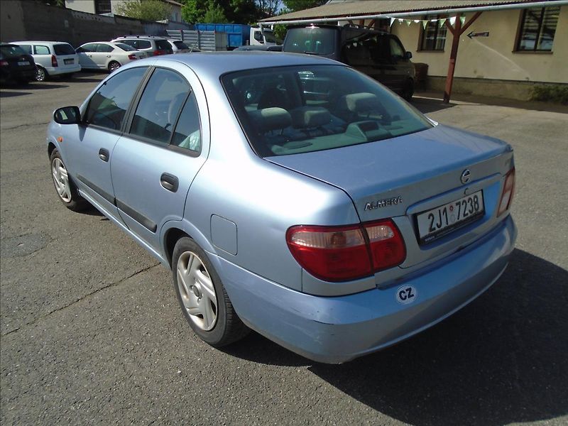 Nissan Almera 1,5 - fotka 2 z 16