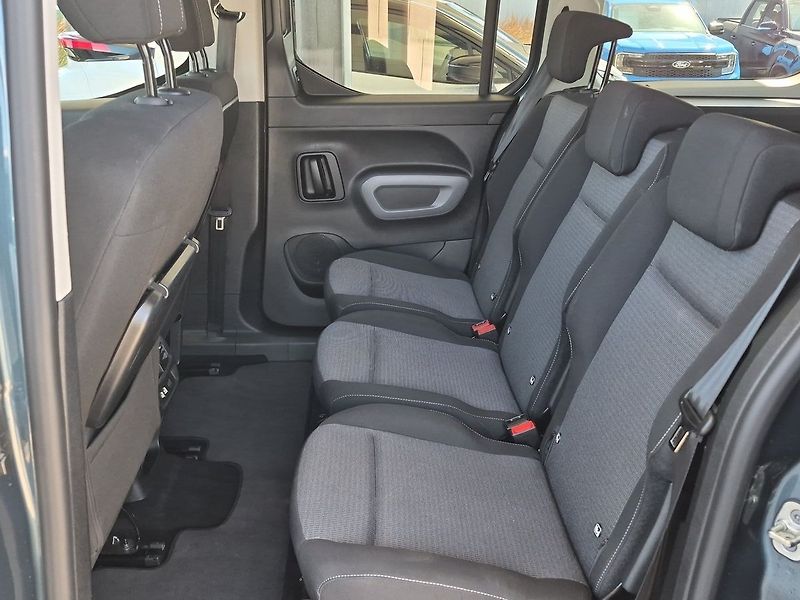 Toyota ProAce City Verso Family  1.5L 130 - 6 MT  Famil - fotka 16 z 26