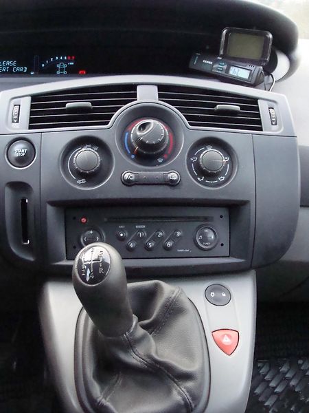 Renault Scénic 1.6i, klima, nová STK !! - fotka 21 z 33
