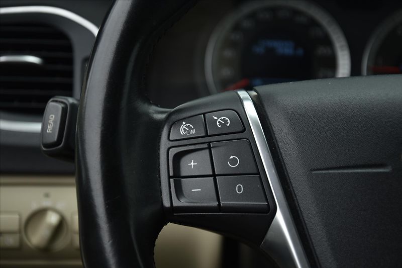 Volvo S60 2.0D 120kW MOMENTUM ČR - fotka 15 z 22