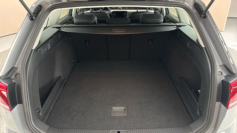 Volkswagen Passat 2.0 TDI DSG 4MOTION Elegance V - fotka 17 z 27