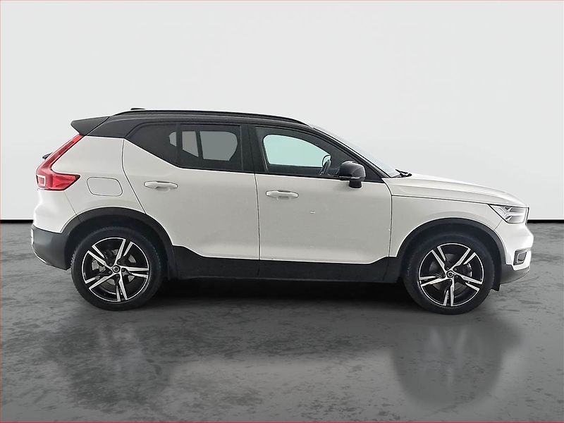 Volvo XC40 (2018) R-Design T4 AWD - fotka 6 z 20