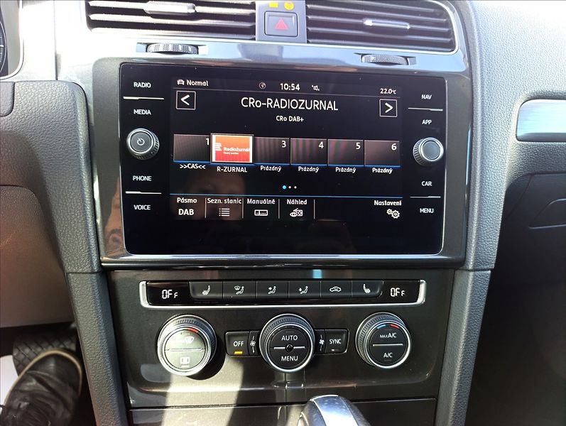 Volkswagen e-Golf 0,0 100kW,tep.čerpadlo,Navi,LE - fotka 18 z 35