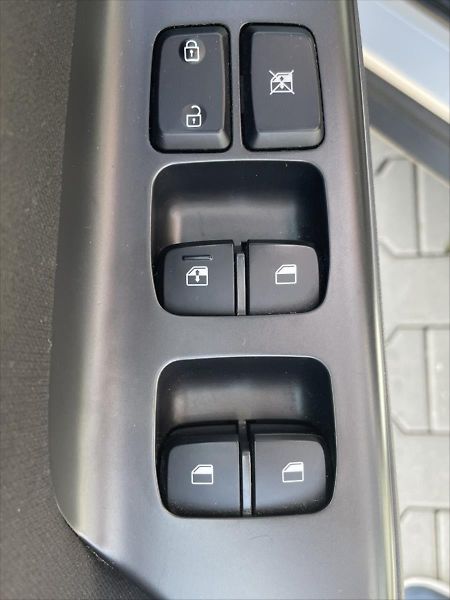 Hyundai Kona 1,0 T-GDI SMART, tažné zař. - fotka 10 z 24