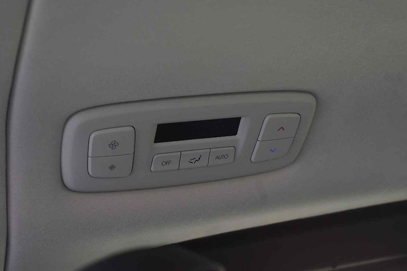 Auto se hodí k pohodlnému cestování nejen po českých luzích a hájích