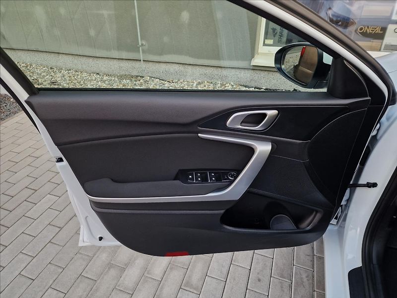 Kia Ceed 1.6CRDi 100kW Fresh SW,1.Maj. - fotka 34 z 47