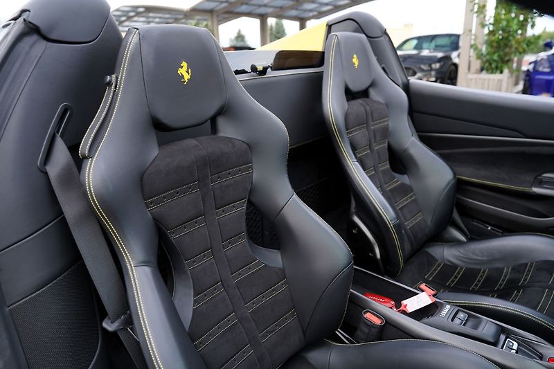 Ferrari F8 Spider/6700km/720 PS - fotka 43 z 51