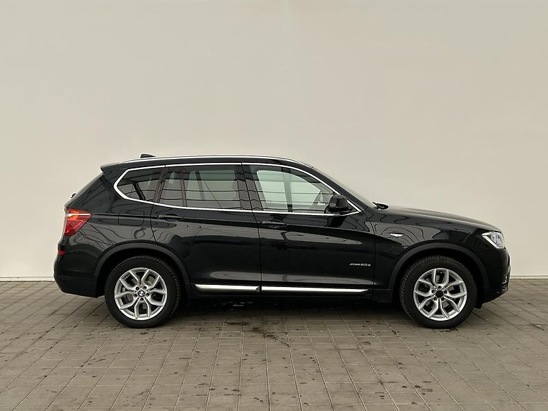 BMW X3 2.0 D 4x4 XLINE - fotka 4 z 29