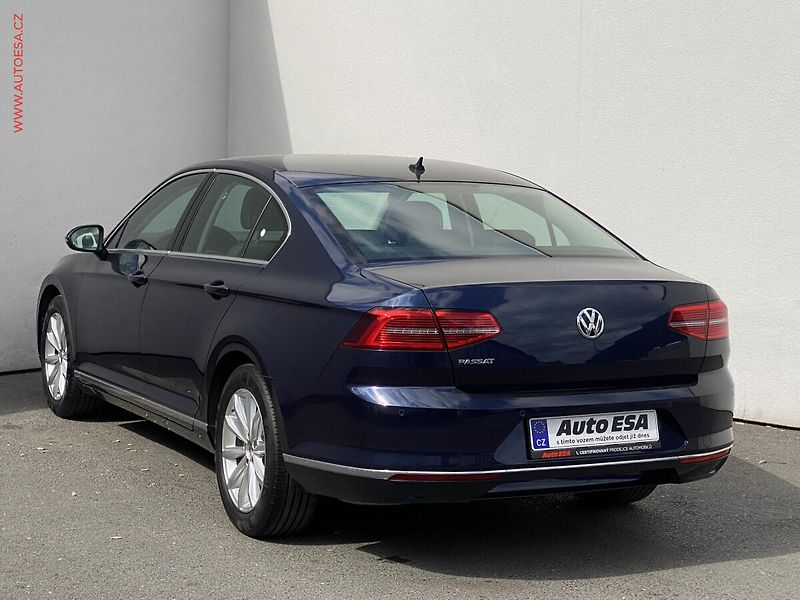Volkswagen Passat (2015) 1.4 TSi, Highline, LED, navi - fotka 6 z 17