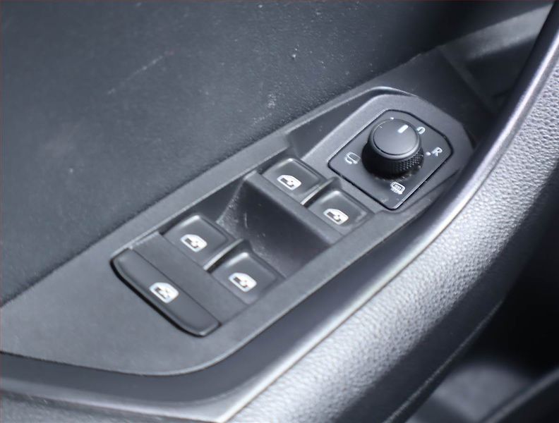 Škoda Karoq (2019) Ambition 1.6 TDI, Navi - fotka 15 z 17