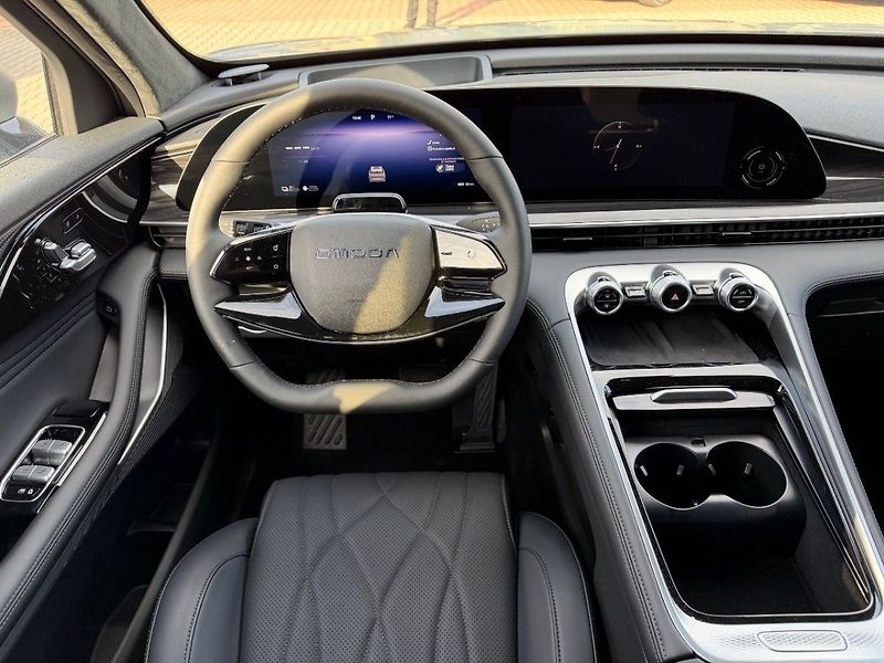 Omoda 9 Premium 1.5 SHS, AWD AT, SKLAD - fotka 14 z 33