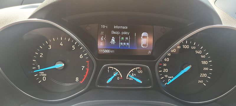 Ford Kuga (2016) 1,5 110kW ST-Line Bi-Xenony - fotka 20 z 45