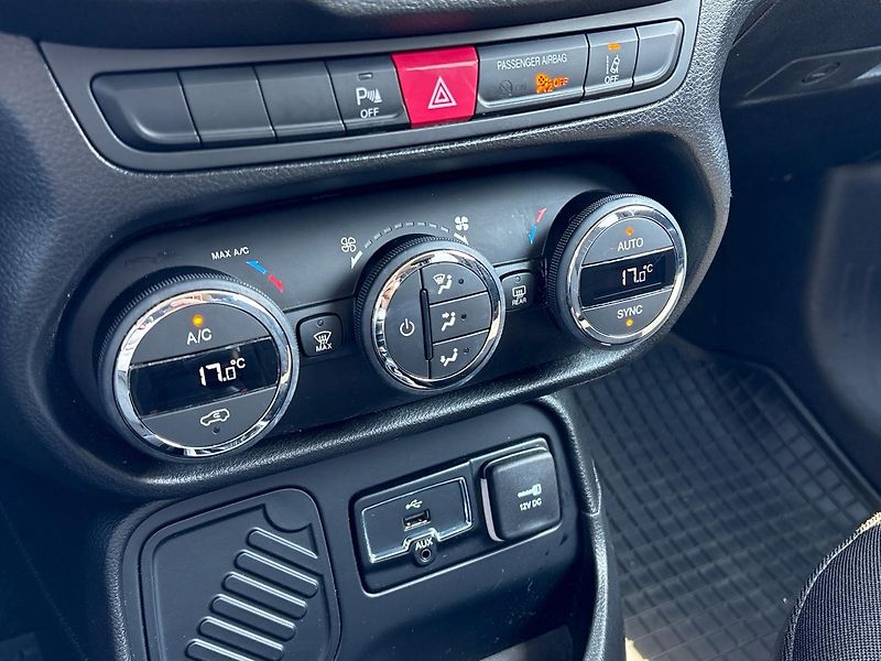 Jeep Renegade (2015) 1.4 MultiAir Limited - fotka 18 z 22