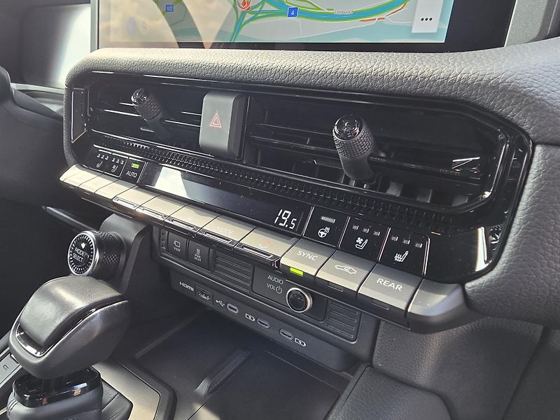 Toyota Land Cruiser 2.8-INVINCIBLE-ZÁRUKA-DPH - fotka 74 z 77