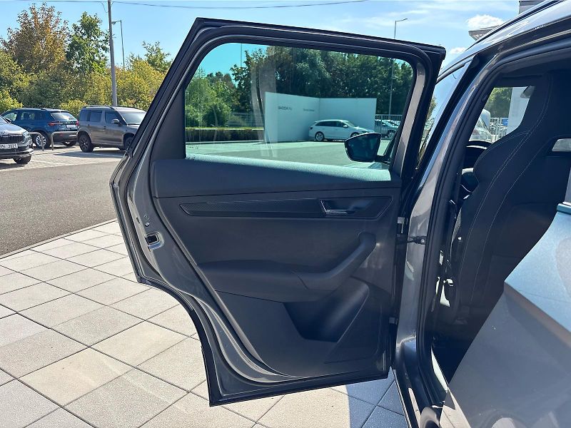 Škoda Karoq 1,5 TSI 110 kW SPORTLINE DSG - fotka 23 z 30