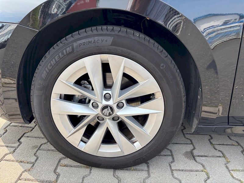 Škoda Octavia (2025) TOP SELECTION 1.5 TSI 110 kW D - fotka 15 z 35