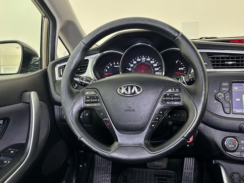 Kia Ceed Exclusive DCT - fotka 18 z 27