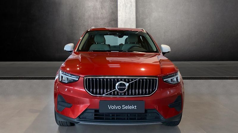 Volvo XC40 PLUS BRIGHT, B4 FWD, 145+10 kW - fotka 2 z 39