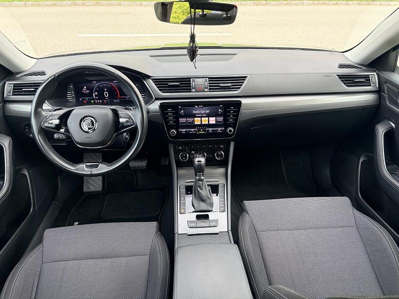 Škoda Superb 2.0TDI 147KW DSG MATRIX 4x4 - fotka 21 z 44