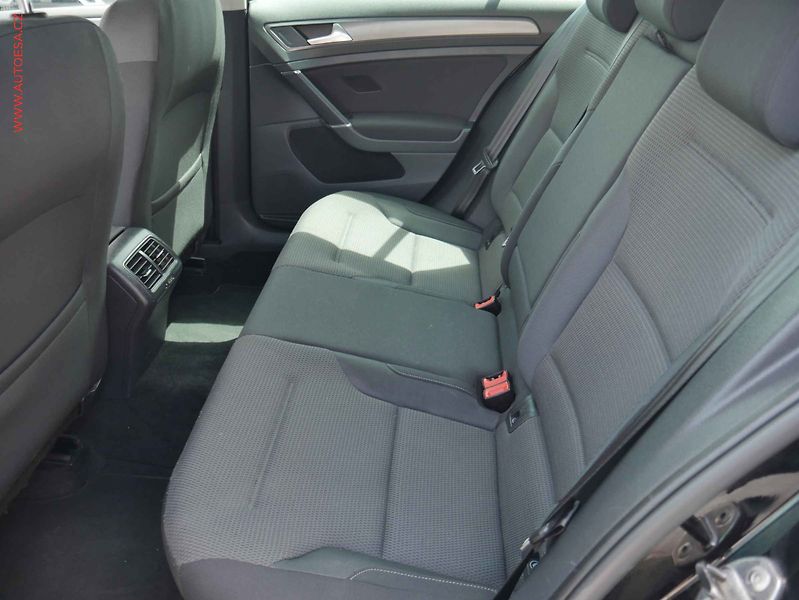 Volkswagen Golf (2012) 1.2TSi, AC - fotka 10 z 17