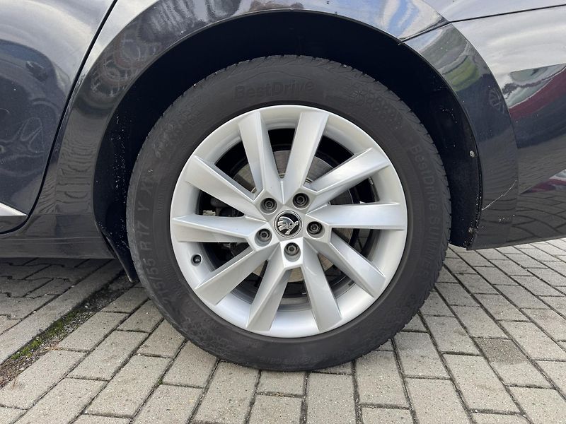 Škoda Superb Ambition - fotka 31 z 33