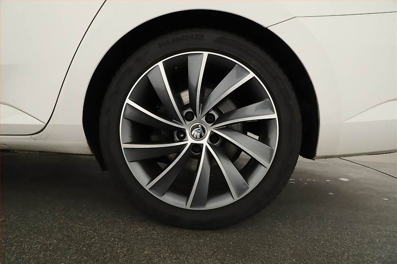 Škoda Superb (2017) Laurin&Klement 2.0 TDI, Kůže - fotka 11 z 25