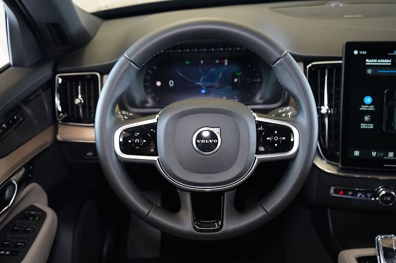 Volvo XC90 T8 PLUS Dark, Ventilace, 360° - fotka 24 z 50
