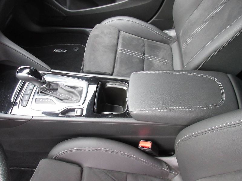 Opel Insignia GSi Sports Tourer F 2.0 SHT & - fotka 29 z 49
