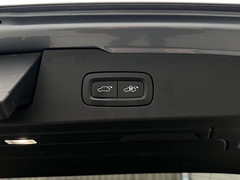 Volvo V60 D4 MOMENTUM AUT - fotka 44 z 46