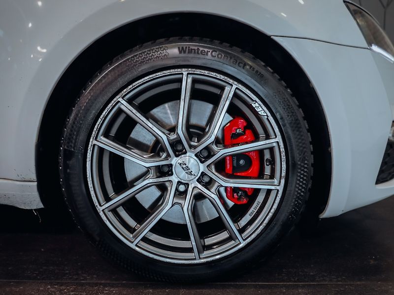Škoda Octavia 2.0 TDi RS DSG - fotka 32 z 32