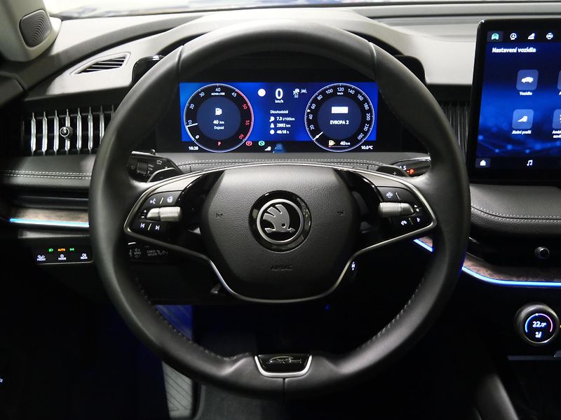 Škoda Superb - fotka 18 z 25