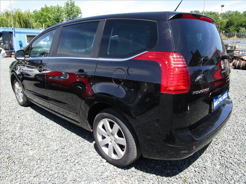 Peugeot 5008 1.6 THP aut. Klima, 7 míst - fotka 6 z 50