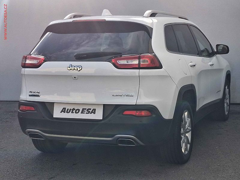 Jeep Cherokee (2015) 2.0 MJT 4x4, Limited, AT, - fotka 4 z 20