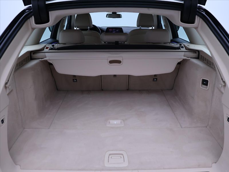 BMW Řada 5 2,0 520d Luxury Line CZ DPH - fotka 10 z 34