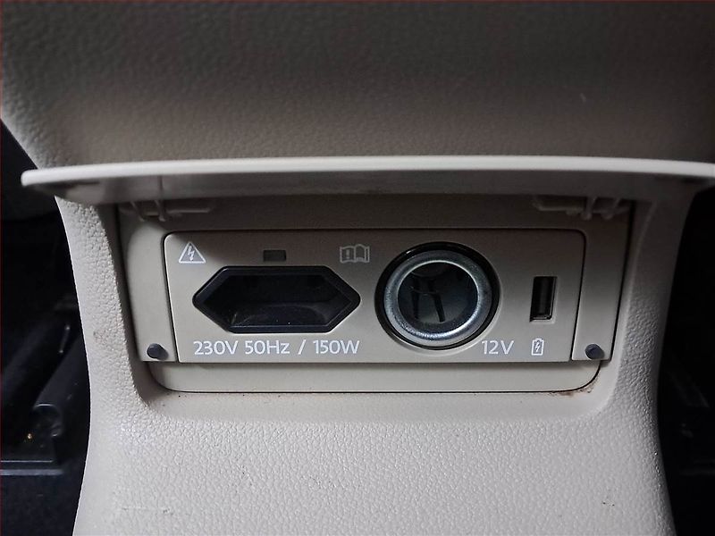 Škoda Karoq (2017) 1.6 TDI, Kůže, Navi, Tempomat - fotka 18 z 18