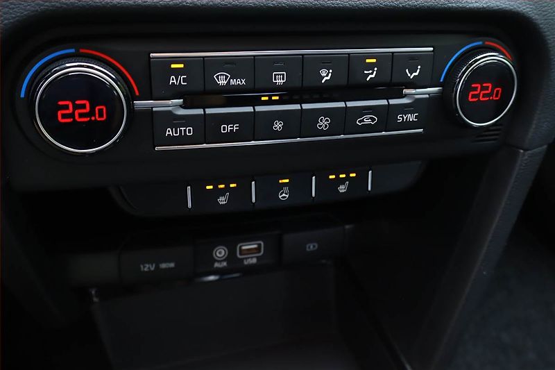 Kia Ceed (2019) 1.4 MPI, Serv.kniha, Navi - fotka 13 z 21