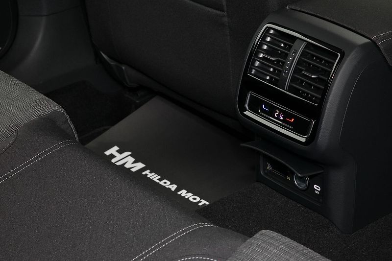 Volkswagen Passat 2.0TDI 110kW DSG Tažné Kamera - fotka 18 z 30