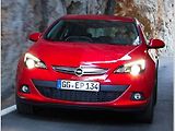 Astra GTC má sice sportovní vzhled a výborně naladěný podvozek, se sportovním svezením to ale není slavné.