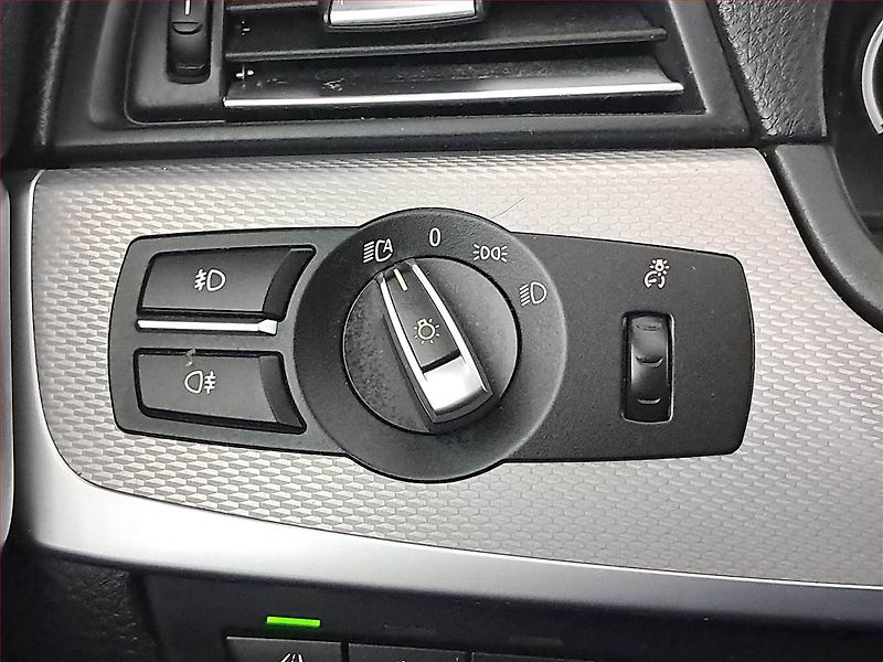 BMW Řada 5 (2013) 530d xDrive, 4X4, Automat - fotka 19 z 30
