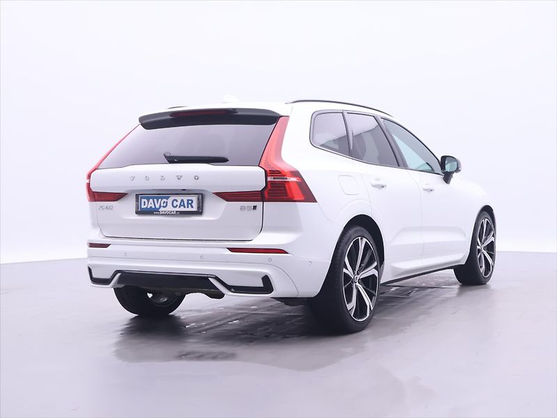 Volvo XC60 2,0 B5 173kW AWD Plus Dark CZ - fotka 7 z 33