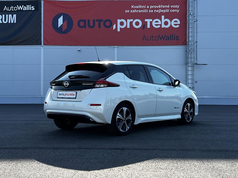 Nissan Leaf EV 110kW 40kWh Tekna - fotka 4 z 26