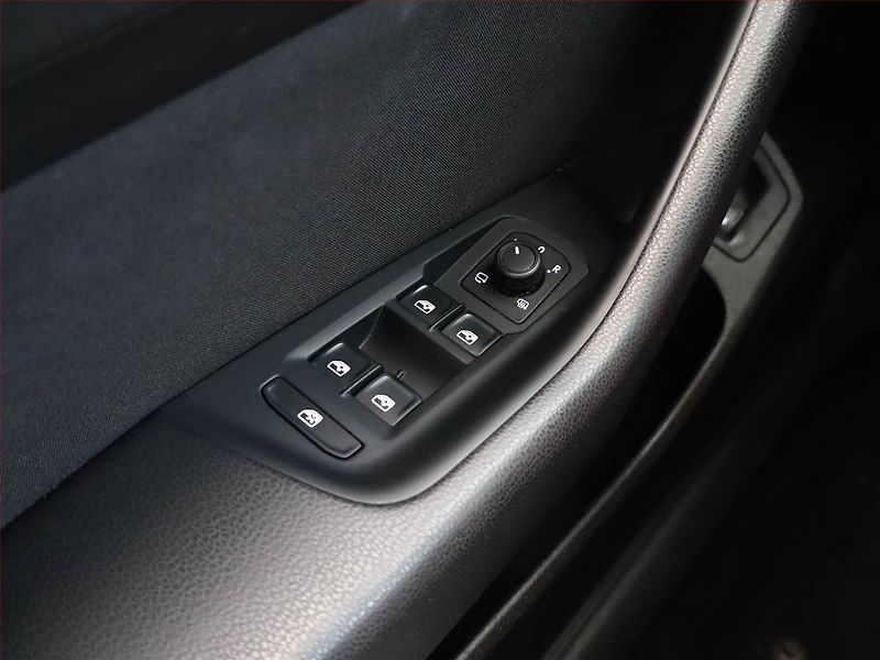 Volkswagen Passat (2022) Elegance 2.0 TDI, Automat - fotka 19 z 20