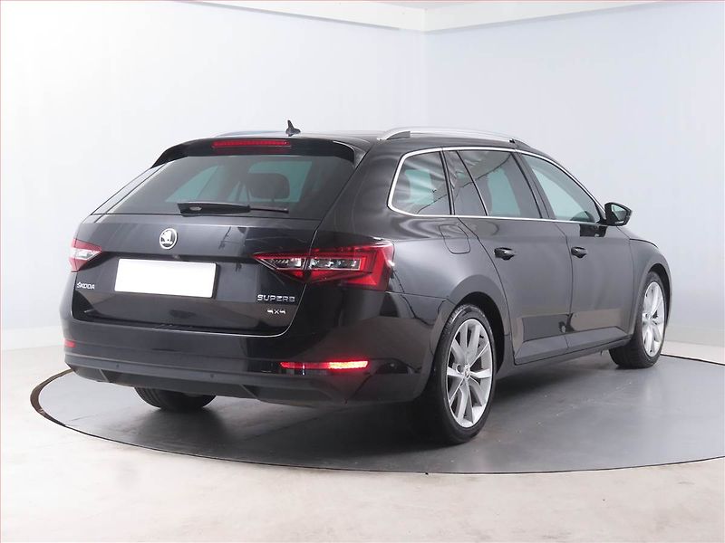 Škoda Superb (2018) Style 2.0 TDI, 4X4, Automat - fotka 5 z 14