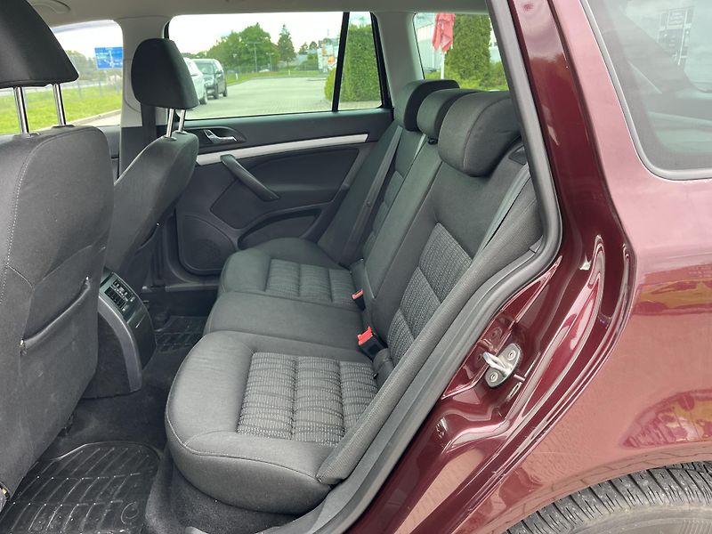 Škoda Octavia (2010) Kombi 1.6 MPi - fotka 8 z 12