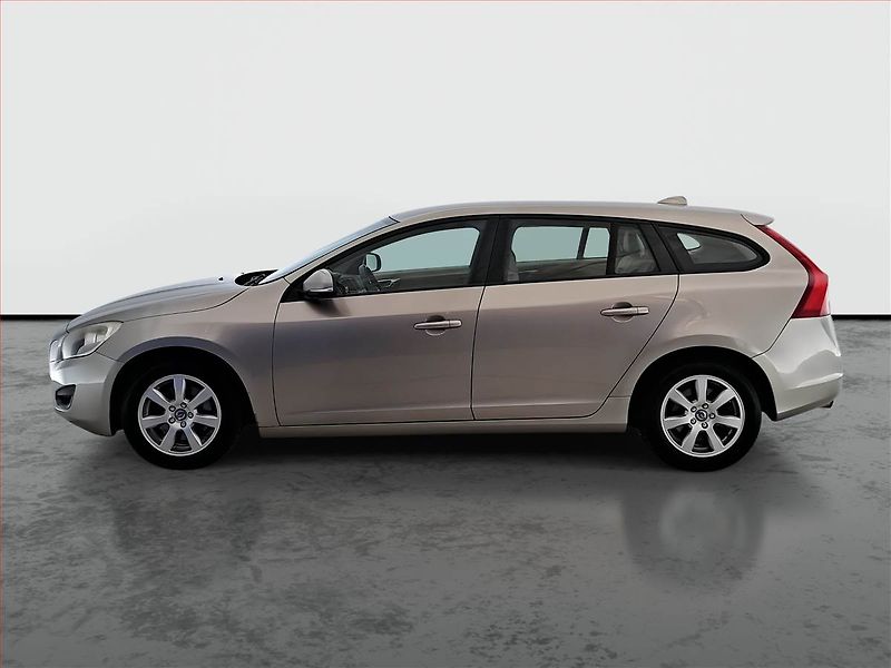 Volvo V60 (2011) D3 2.0, po STK, Tažné - fotka 3 z 16