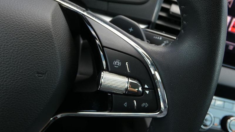 Škoda Karoq 1,5 TSI DSG Ambition - fotka 12 z 24