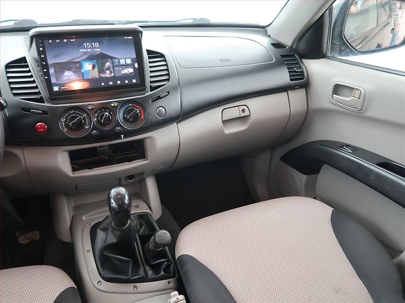 Mitsubishi L200 (2007) 2.5 DI-D, 4X4 - fotka 8 z 17